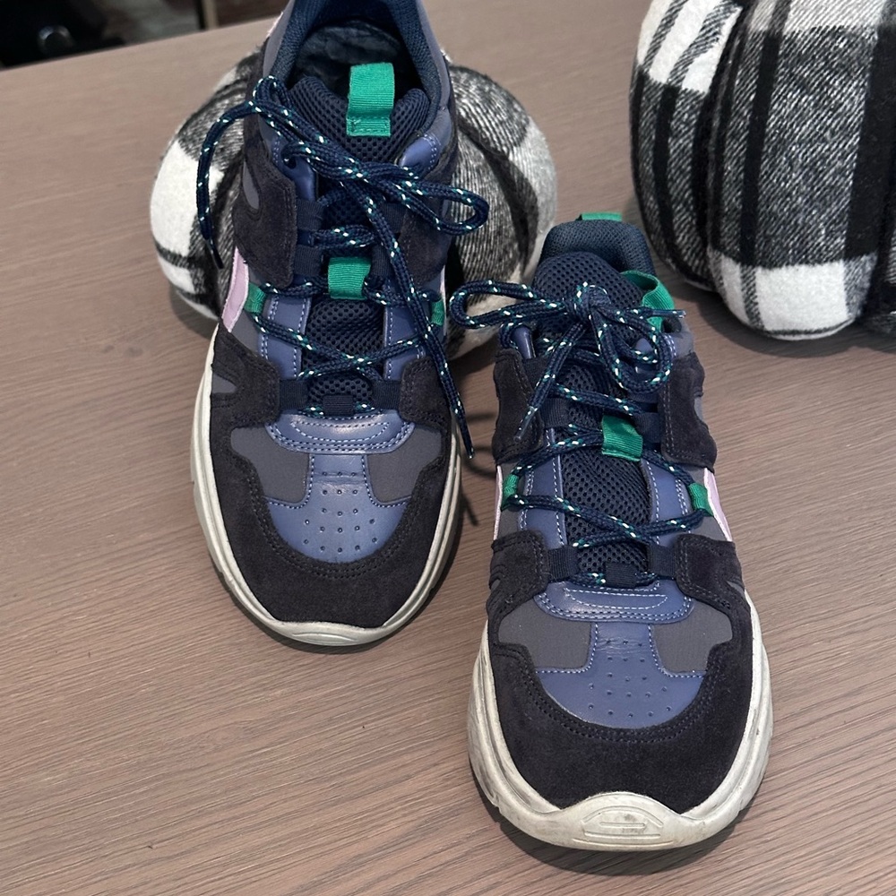 Trendy Multicolor Sneakers - Picture 3 of 6